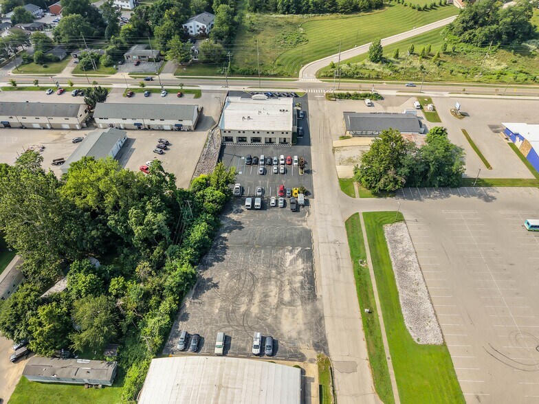 More Photos Of 1430 Willis Dr, Bloomington Warehouse For Sale