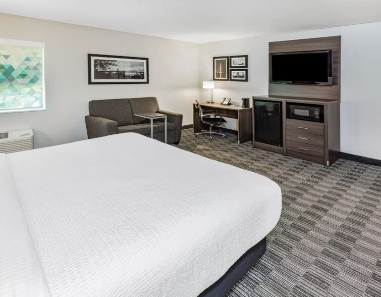 More Photos Of 6790 Southwest Fwy, Houston Hotel For Sale