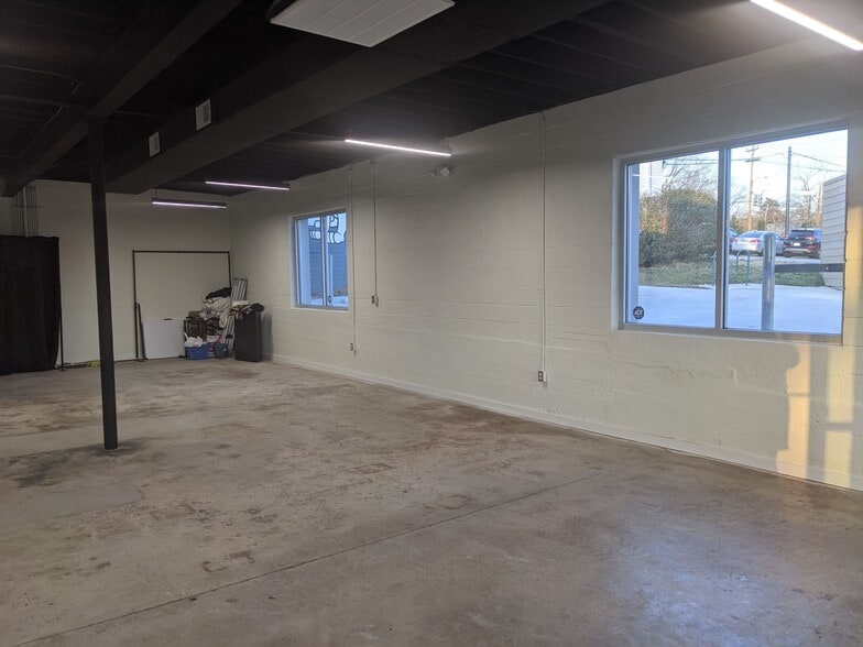 More Photos Of 518 N Spring St, Greensboro Office For Lease