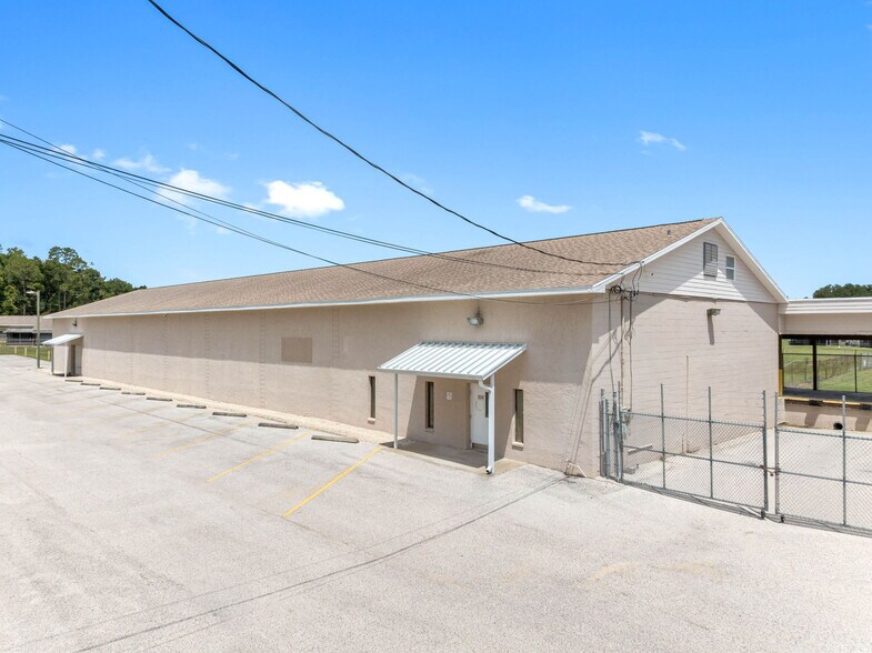 More Photos Of 9610 Harney Rd, Thonotosassa Warehouse For Sale