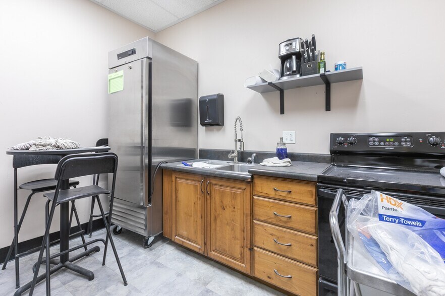 More Photos Of 445 N 700 W, North Salt Lake Warehouse For Sale