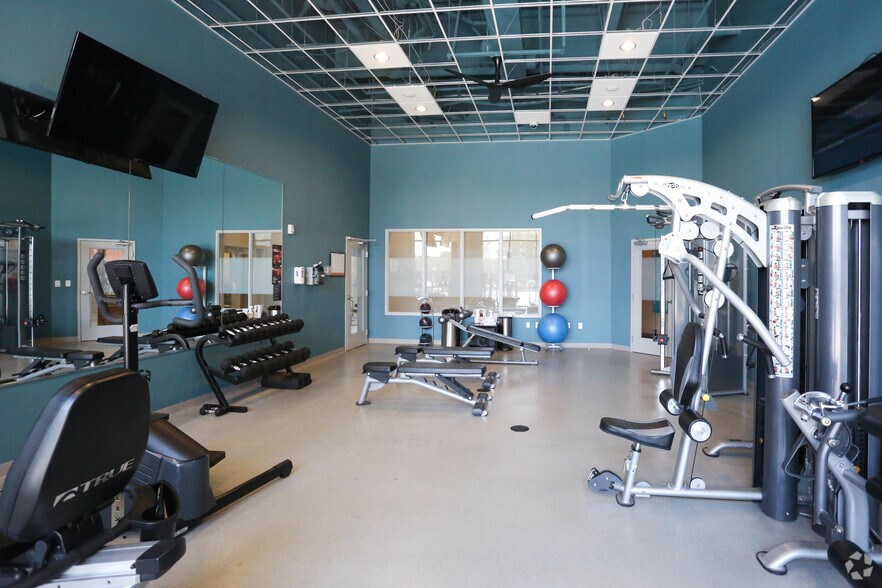 More Photos Of 1520 S 5th St, Saint Charles Unknown For Lease