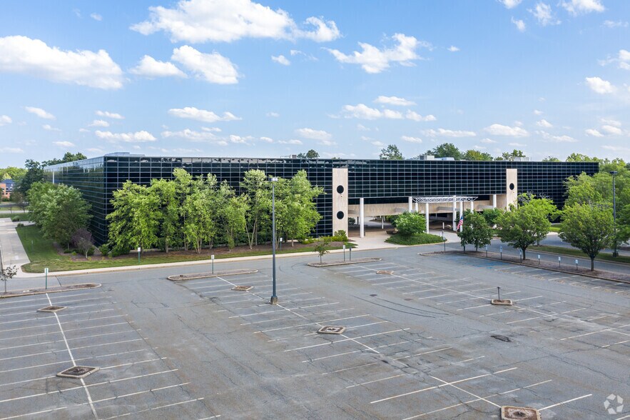 More Photos Of 5 Wood Hollow Rd, Parsippany Office For Lease