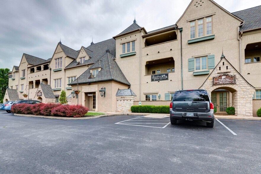 More Photos Of 1531 E Bradford Pky, Springfield Medical For Lease