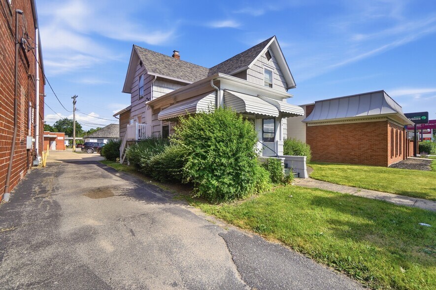 More Photos Of 828 S Monroe St, Monroe Freestanding For Sale