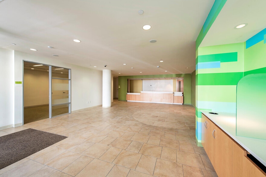 More Photos Of 350 5th Ave S, Naples Storefront Retail Office For Lease