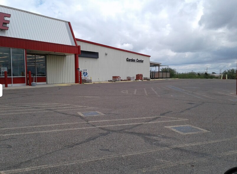 More Photos Of 2100 W Dickinson Blvd, Fort Stockton Freestanding For Sale
