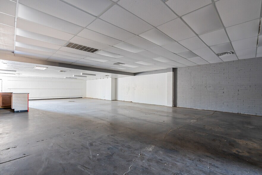 More Photos Of 17230 Cave Creek Rd, Phoenix Storefront For Lease