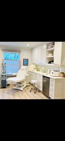 Primary Photo Of 1150 Yale St, Santa Monica Storefront Retail Office For Lease