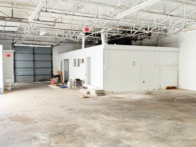 More Photos Of 14020 NW 19th Ave, Miami Warehouse For Lease