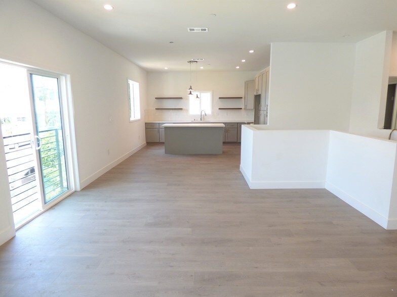 More Photos Of 1256 N Hobart Blvd, Los Angeles Apartments For Sale