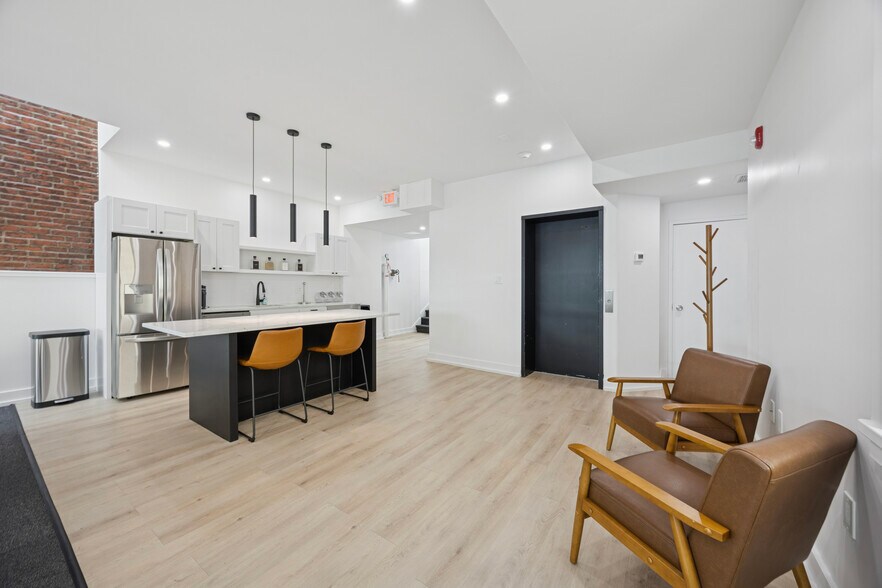 More Photos Of 1631-1633 Locust St, Philadelphia Office For Lease