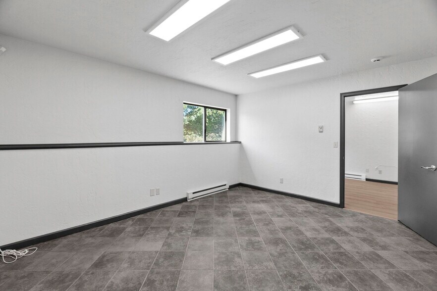 More Photos Of 21 Adonai Ct, Shelton Manufacturing For Sale