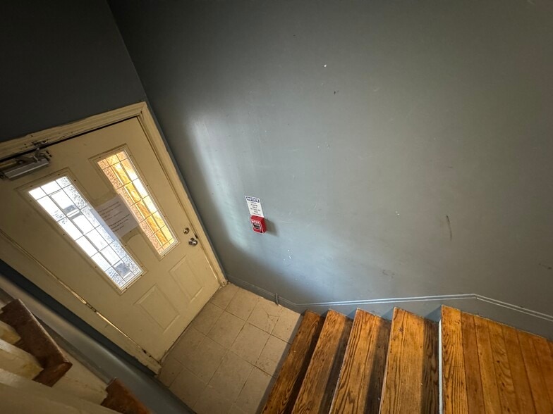 More Photos Of 450-460 Franklin Ave, Hartford Storefront Retail Residential For Sale