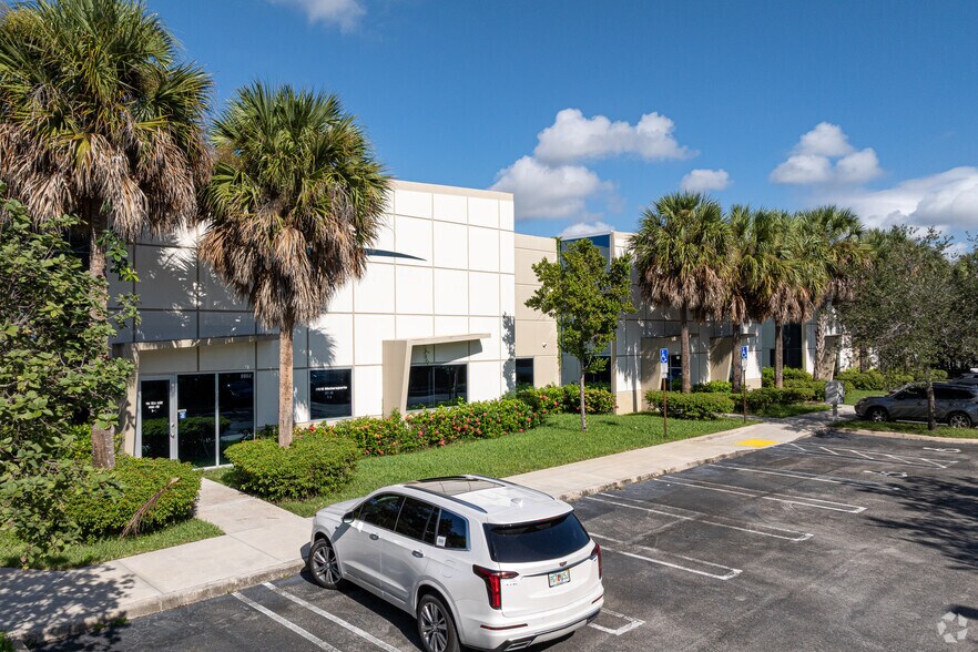 More Photos Of 3900-3908 NW 126th Ave, Coral Springs Warehouse For Sale