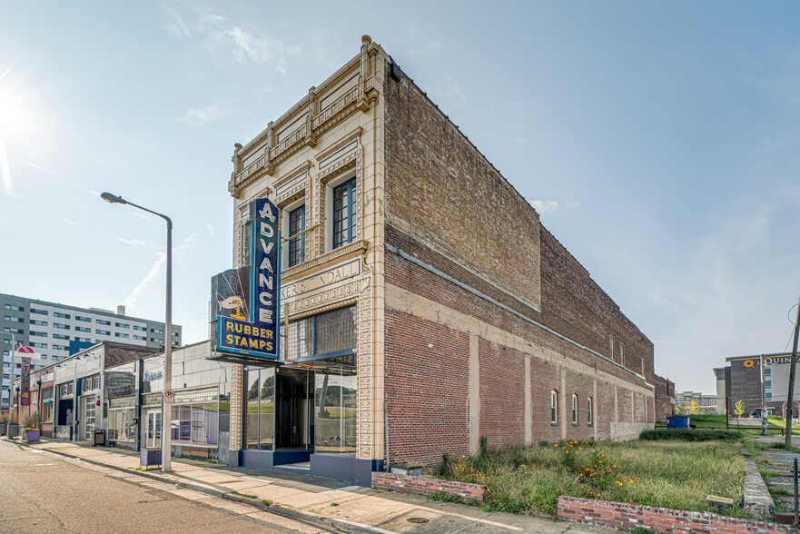 Primary Photo Of 339 Madison Ave, Memphis Storefront Retail Office For Sale