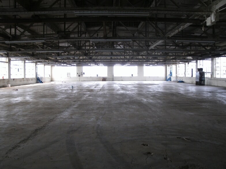 More Photos Of 61 Willet St, Passaic Manufacturing For Lease