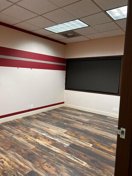 More Photos Of 7226 Sepulveda Blvd, Van Nuys Coworking Space