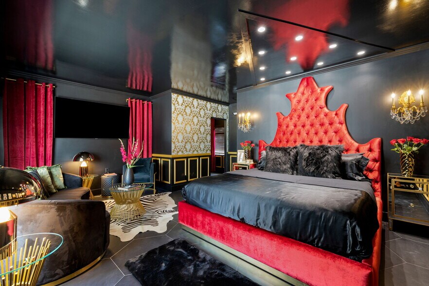 More Photos Of 120 W Vereda Sur, Palm Springs Hotel For Sale