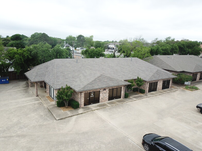 Primary Photo Of 206 Elm St, Lewisville Office Residential For Lease