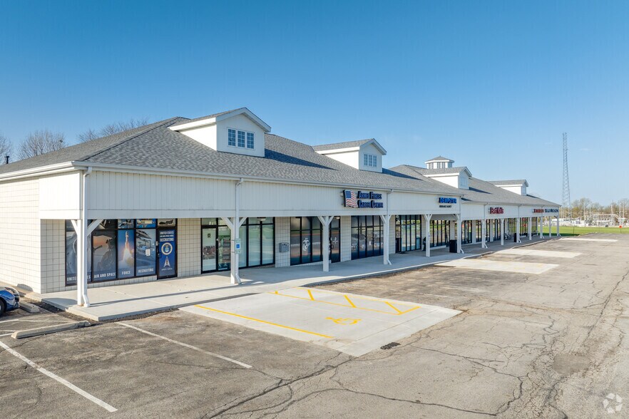 Primary Photo Of 3502-3530 W Willow Knolls Dr, Peoria General Retail For Sale