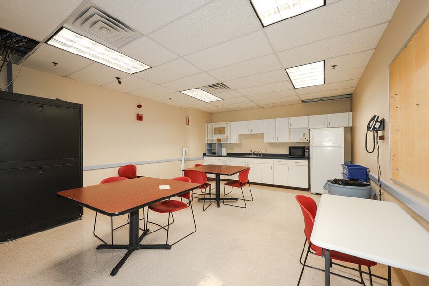 More Photos Of 30 Temple St, Nashua Office For Lease