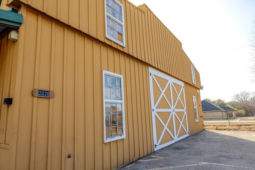 More Photos Of 2020 Fort Worth Hwy, Weatherford Freestanding For Sale
