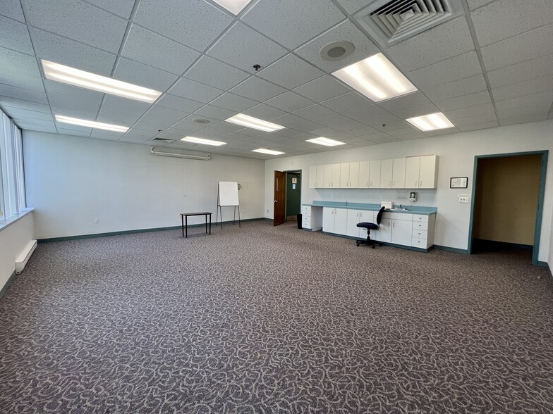 More Photos Of 50 Maple St, Springfield Medical For Lease