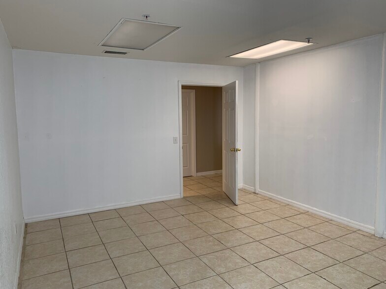 More Photos Of 725 E Silver Springs Blvd, Ocala Loft Creative Space For Sale