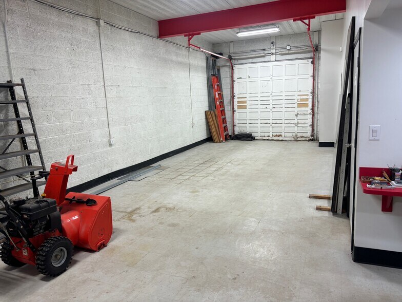 More Photos Of 13417 E 8 Mile Rd, Warren Warehouse For Lease