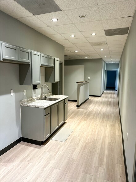 More Photos Of 21161 Blair Rd, Conroe Warehouse For Lease