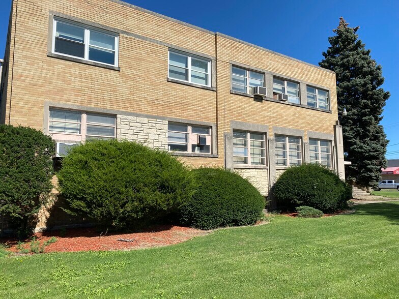 More Photos Of 305 S Lake St, Aurora Religious Facility For Sale