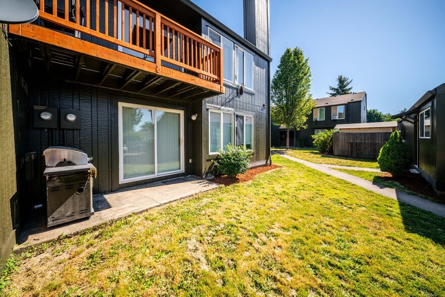 More Photos Of 1046 NE 17th Ave, Hillsboro Apartments For Sale