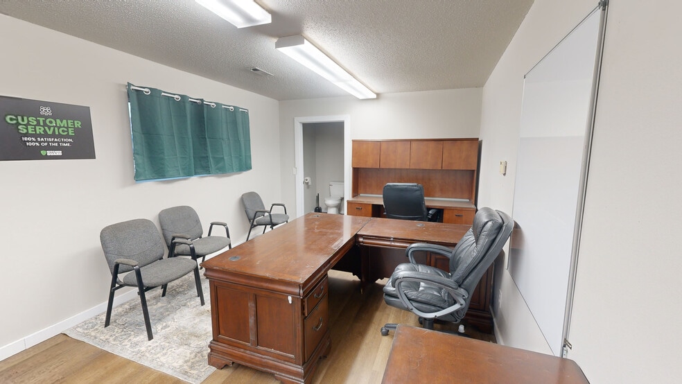 More Photos Of 1724 Acorn Dr, Rogers Warehouse For Lease