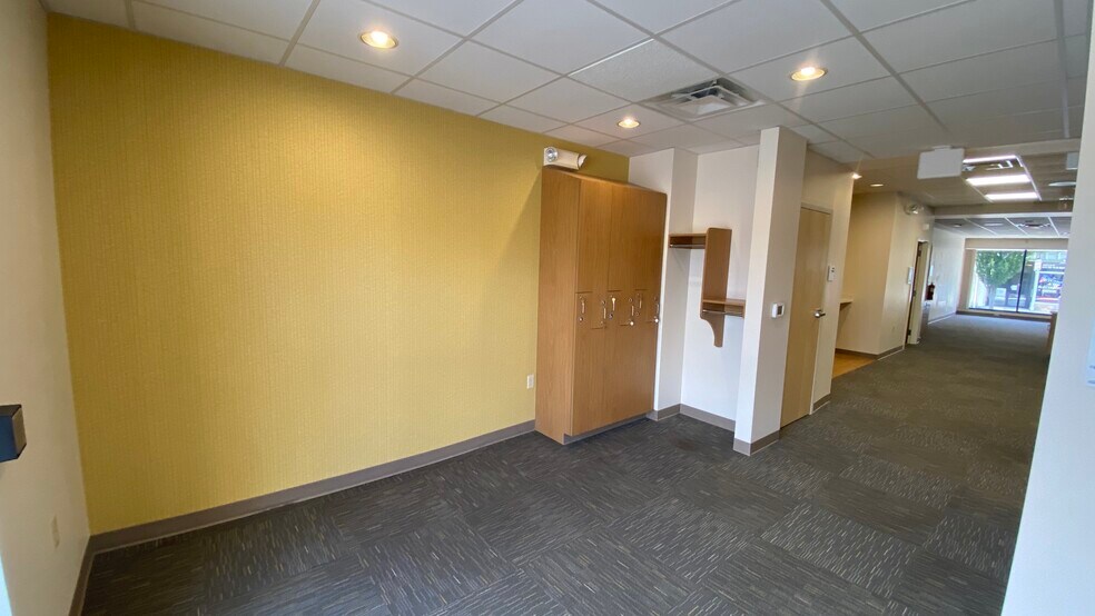 More Photos Of 39 S Main St, Nazareth General Retail For Lease