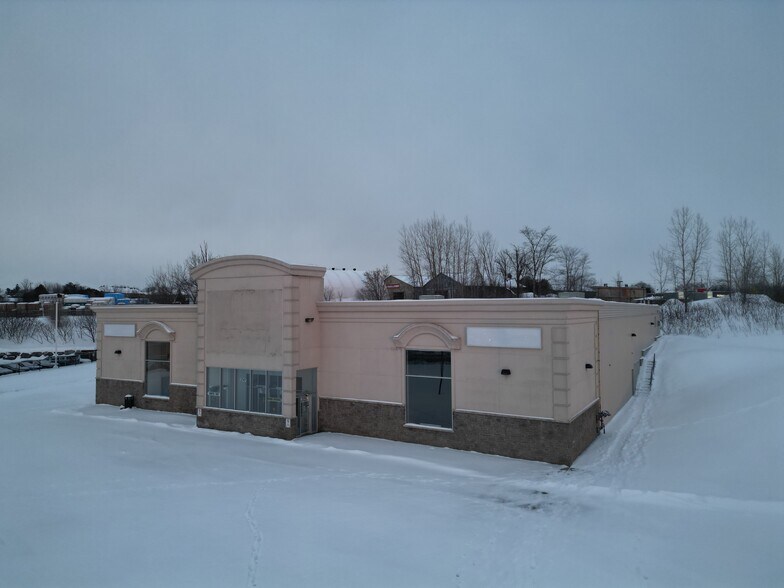 More Photos Of 2747 Chamberland St, Clarence-Rockland Freestanding For Sale