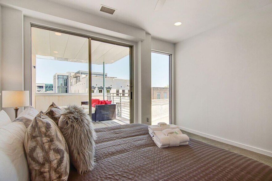 More Photos Of 487 King St, Charleston Loft Creative Space For Sale