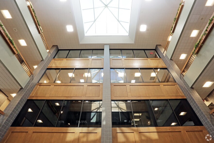 More Photos Of 1415 28th St, West Des Moines Office For Lease