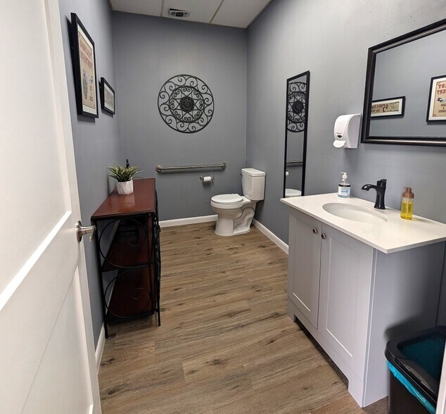 More Photos Of 400 W Methvin St, Longview Office For Sale