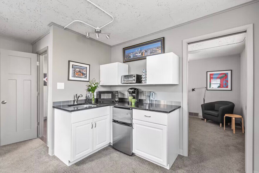 More Photos Of 612 N Delaware St, Indianapolis Freestanding For Sale