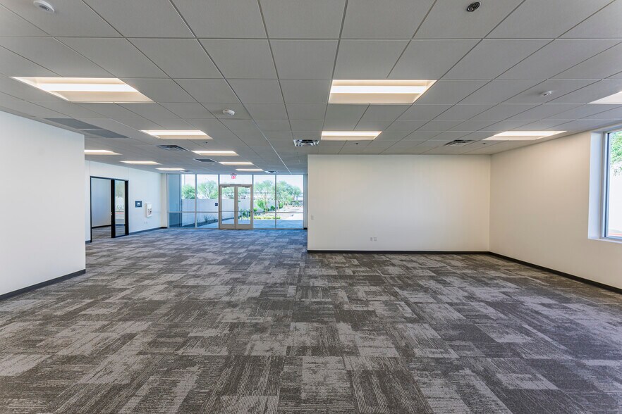 More Photos Of 10701 N Solar Canyon Way, Surprise Distribution For Sale