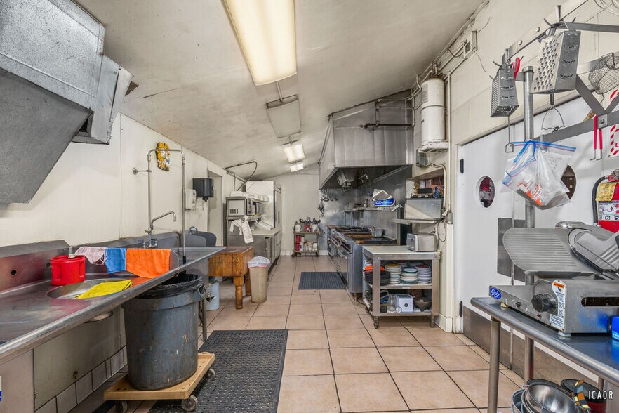 More Photos Of 8120 CA-111, Niland Flex For Sale