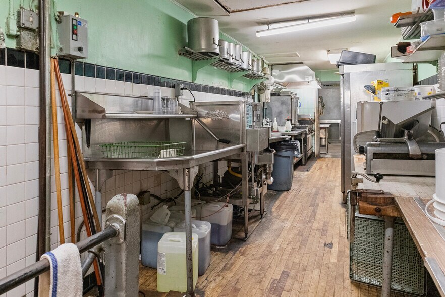 More Photos Of 8 Glen St, Glen Cove Storefront For Lease