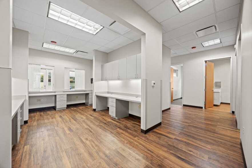 More Photos Of 105 River Oaks Dr, Southlake Medical For Sale