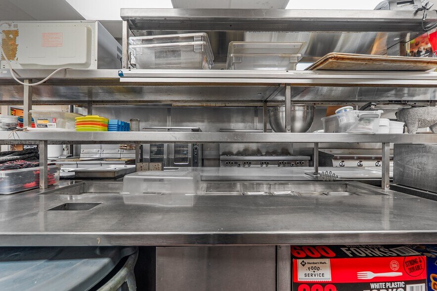 More Photos Of 850 Kepler Dr, Green Bay Restaurant For Sale