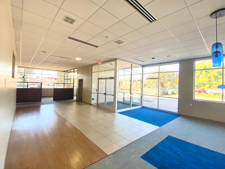More Photos Of 15114 Preston Rd, Dallas Bank For Lease