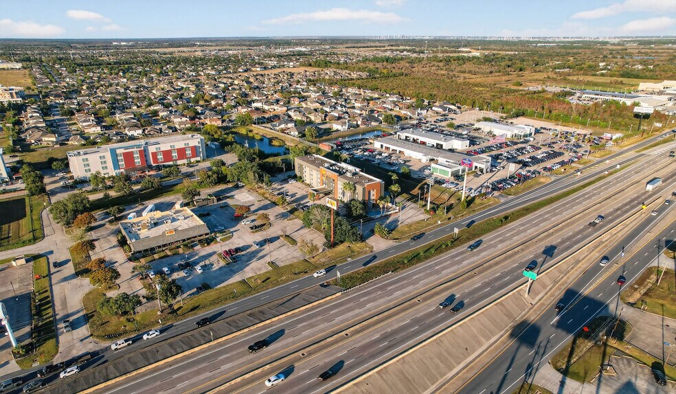 More Photos Of 5215 Interstate 10 E, Baytown Hotel For Sale