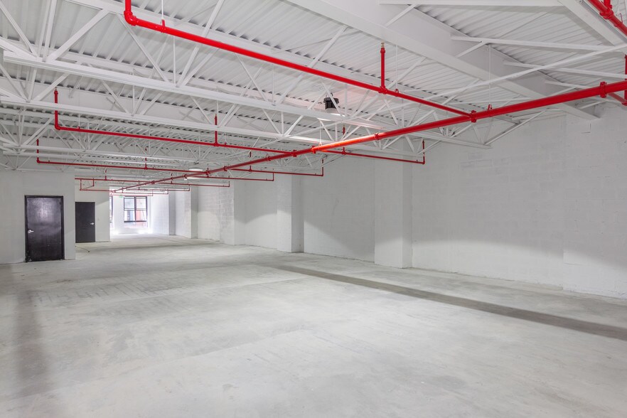 More Photos Of 404 E Baltimore St, Baltimore Storefront Retail Office For Lease