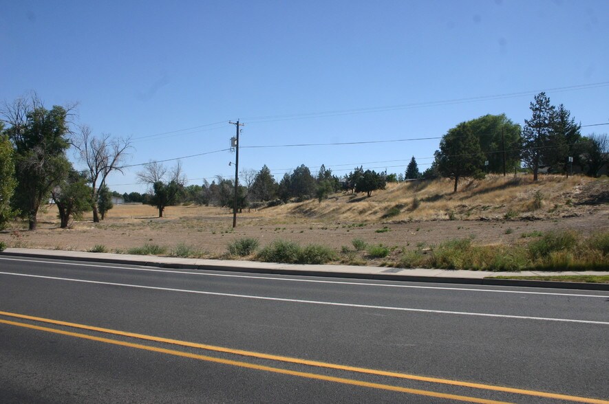 More Photos Of 401 NE 6th St, Madras Land For Sale