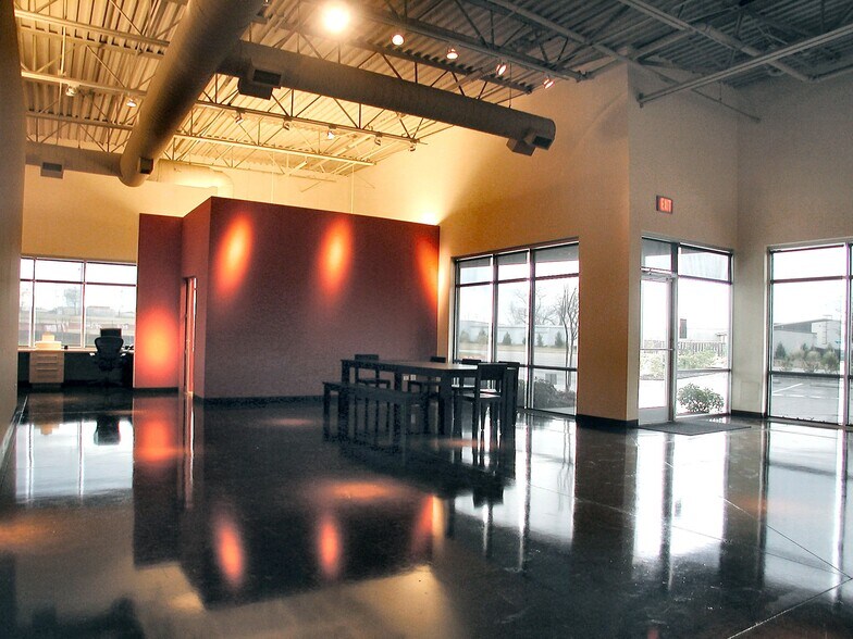 More Photos Of 4300 Marsh Ridge Rd, Carrollton Showroom For Sale